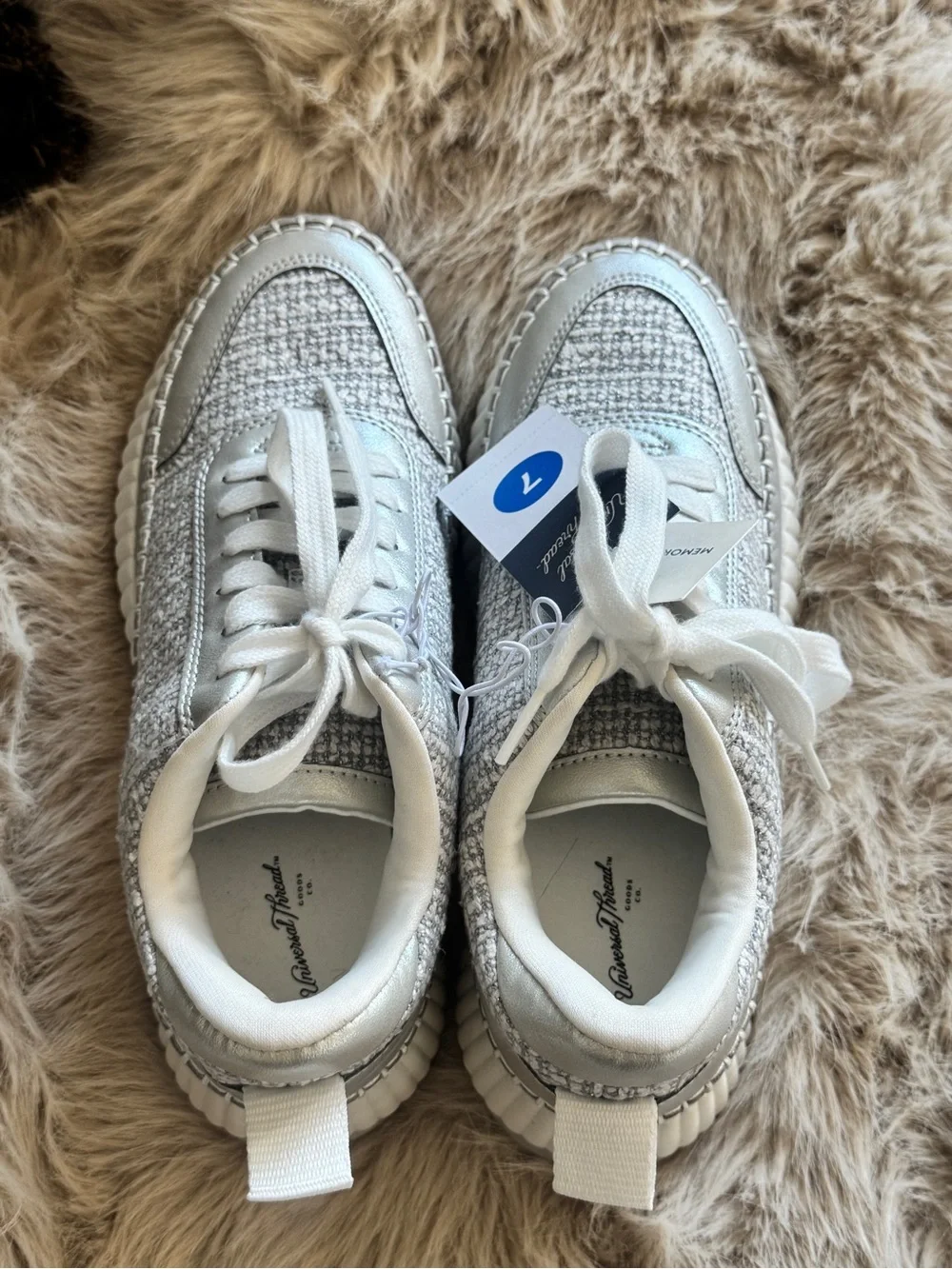 NWT Universal Thread Women's Persephone Sneakers in silver size 7